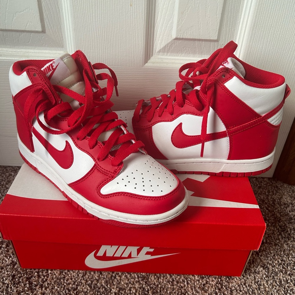 Nike Dunk high top university red